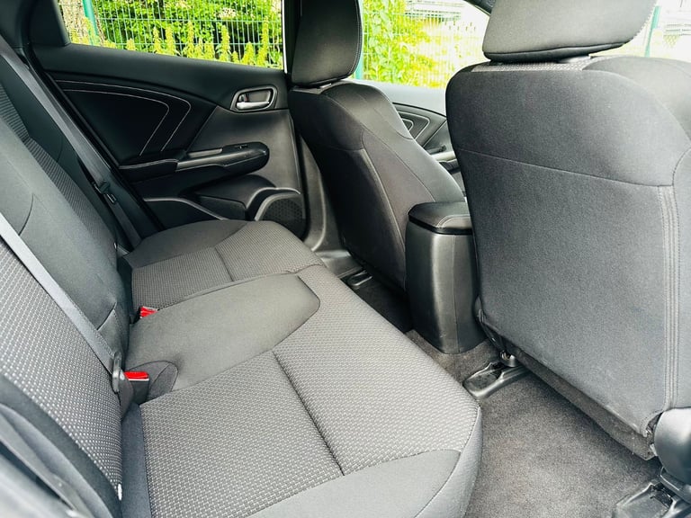 Great Condition Pearl-scent white Honda Civic 2016 5 doors