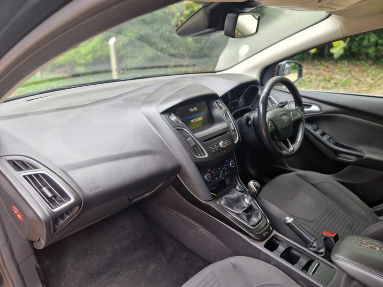 2015 Ford Focus 1.6 TDCi 115 Titanium 5dr HATCHBACK Diesel Manual - Image 12