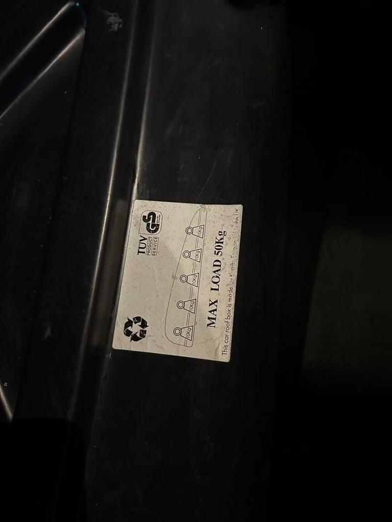 Halfords car roof box (USED)