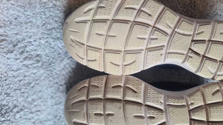 Skechers uk4 uber lightweight memory foam navy trainers, almost teo tone design 