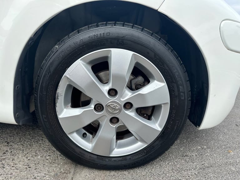 2011 Toyota AYGO 1.0 VVT-i Go Hatchback 5dr Petrol Manual Euro 5 (67 ps) Hatchback Petrol Manual