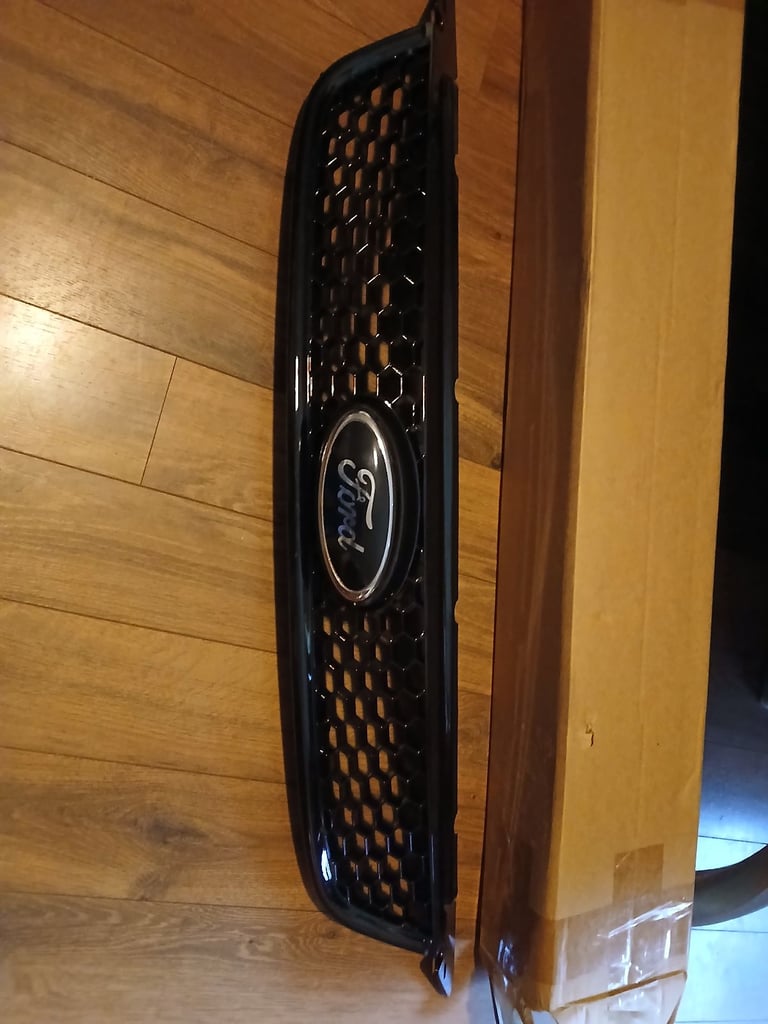 Ford Focus Mk2 Front Honeycomb Grille 