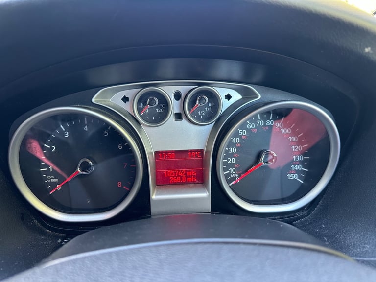 FORD FOCUS TITANIUM Hatchback, 2010, Manual, 1596 (cc), 5 doors