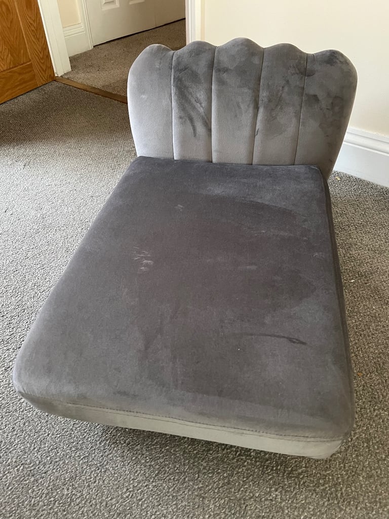 PET SOFA/CHAISE LONGUE.  PRISTINE. £15