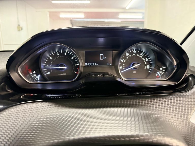 2017 Peugeot 208 1.2 Puretech Allure PETROL/MANUAL/5-DR