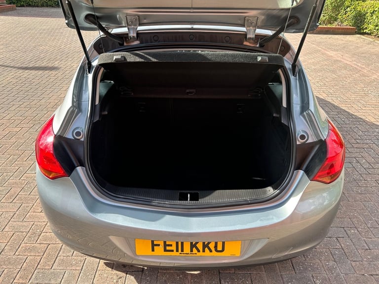 2011 Vauxhall Astra 1.4 16v Exclusiv Euro 5 5dr HATCHBACK Petrol Manual