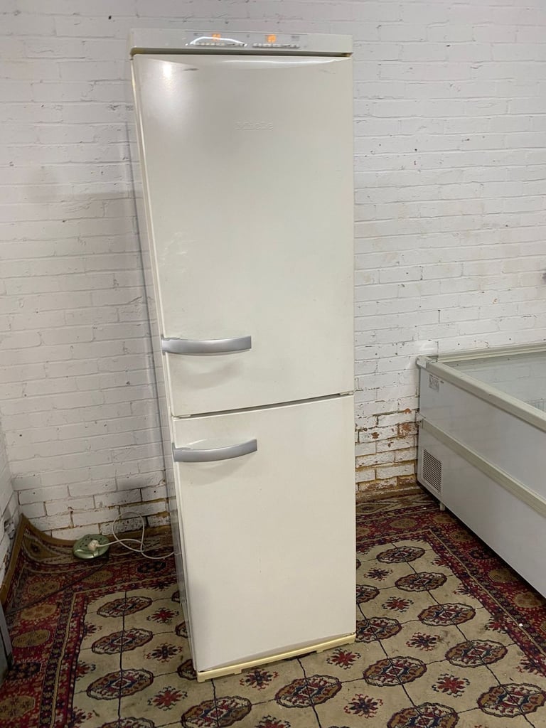 🚚 TopBrand Miele Tall 2M Fridge Freezer