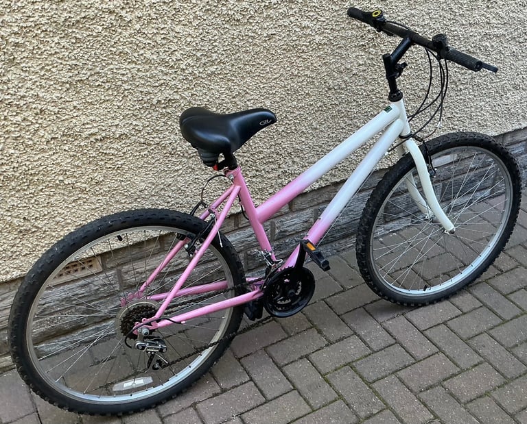 Bike/Bicycle.LADIES CHALLENGE “ PINK “ MEDIUM FRAME MOUNTAIN BIKE 