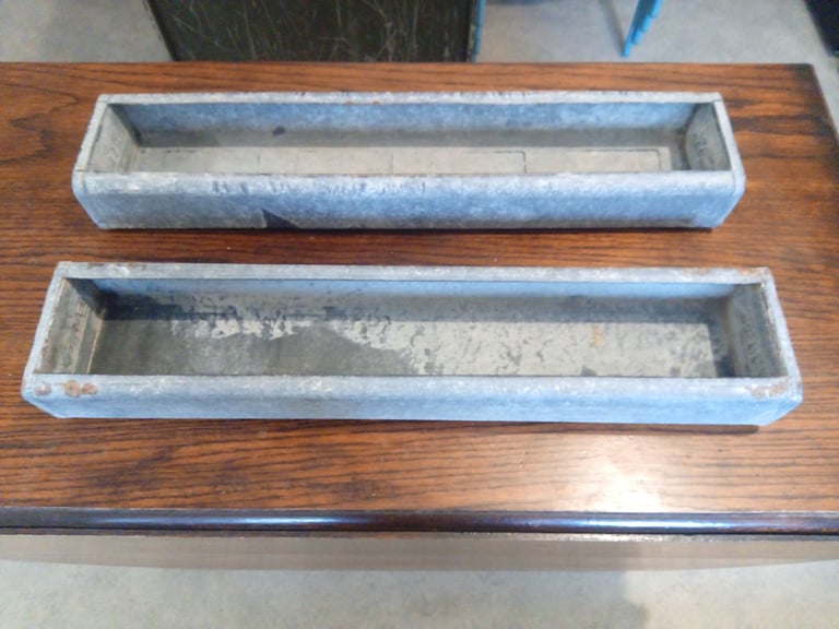 Eltex Galvanised poultry troughs