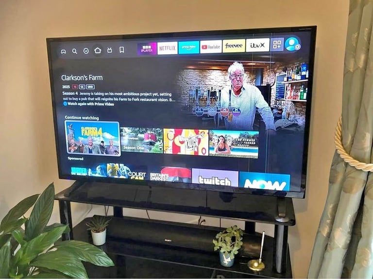 image for 32" DVD COMBO FREEVIEW HD FULL HD LED TV WITH STAND & REMOTE CONTROL