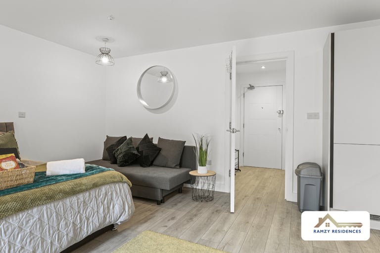 Modern & Spacious Cosy Studio in Hemel Hempstead
