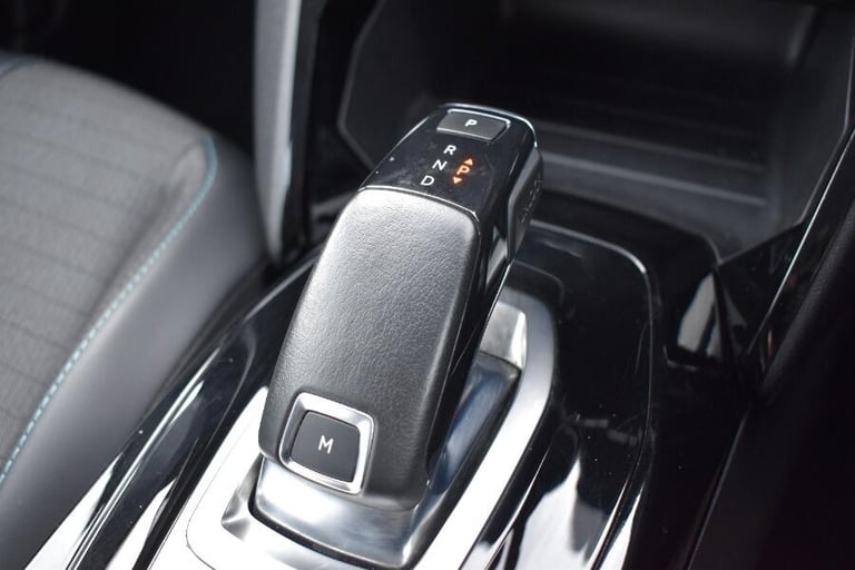 2021 Peugeot 208 1.2 PureTech Allure Hatchback 5dr Petrol EAT Euro 6 (s/s) (130 ps) HATCHBACK Pet...