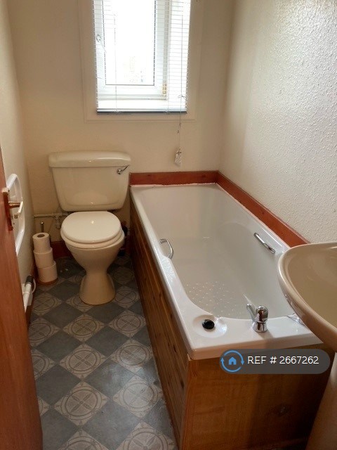 1 bedroom flat in Queen Street, Campbeltown, PA28 (1 bed) (#2667262)