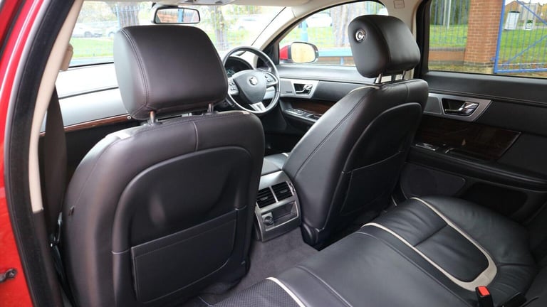JAGUAR XF 2.2d Portfolio Sportbrake Auto Euro 5 (s/s) 5dr 2015