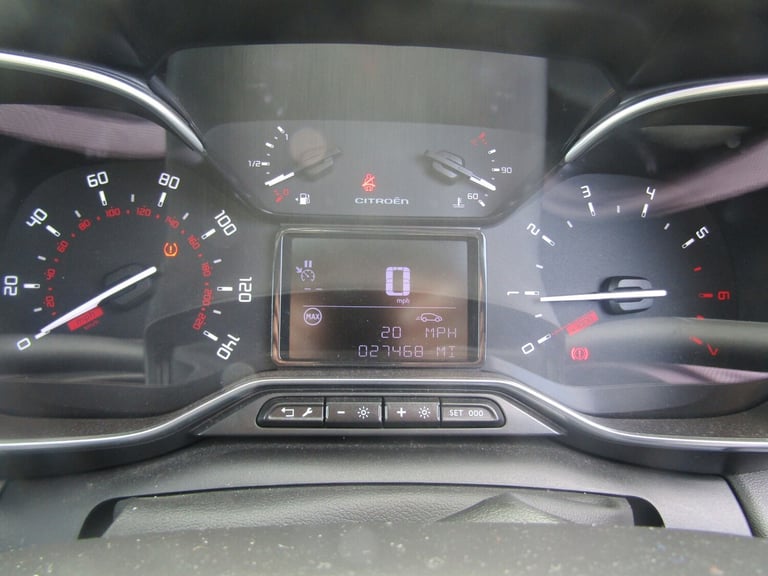 2021 Citroen C3 Aircross 1.2 PureTech 110 Shine 5dr - 1 Owner / Sat Nav Hatchback Petrol Manual