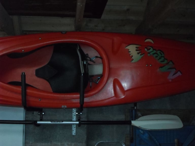 Kayak , Pyranha Magic Bat.