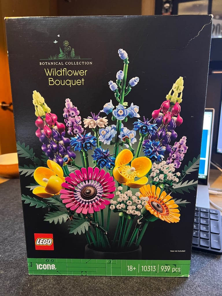 image for Lego Botanicals Wildflower Bouquet 10313