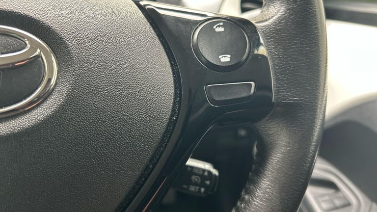 2019 Toyota AYGO 1.0 VVT-i x-play Hatchback 5dr Petrol Manual Euro 6 (71 ps) HATCHBACK Petrol Manual