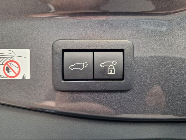 2024 Toyota C-HR 2.0 VVT 13.6kWh Design CVT Euro 6 (s/s) 5dr HATCHBACK Petrol/Electric Hybrid Aut...