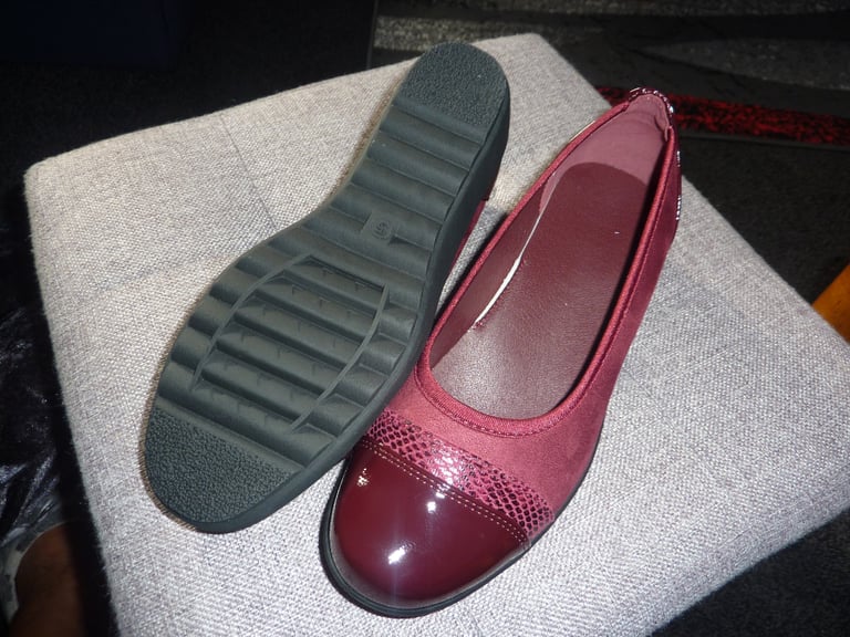 Ladies Burgundy Patent/Suede Wedge Walking Shoes Size 5 *NEW*
