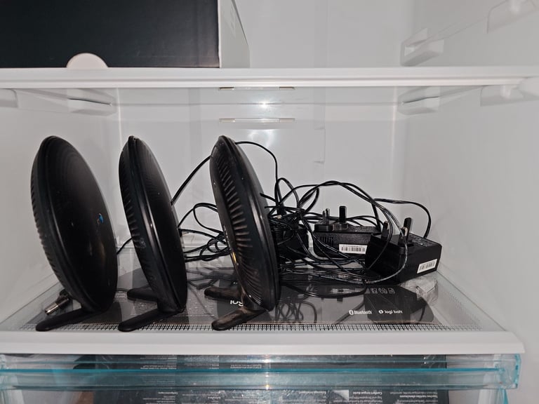 BT smart hub 2 WiFi extenders (only 1 left)