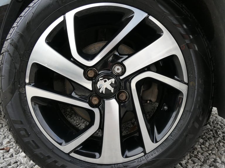 1.2 PureTech Allure 3dr £20 TAX +6 SERVICE +BTOOTH +CRUISE +REV CAMERA*