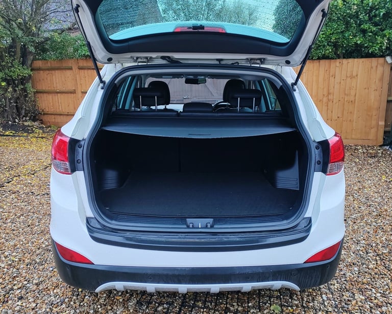 Hyundai IX35 Premium 2.0CRDI 4X4 with AUTO GEARBOX, FULL SERVICE HISTORY