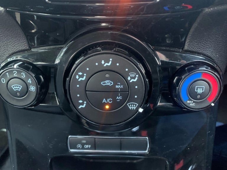 2013 Ford Fiesta 1.0T EcoBoost Zetec Euro 5 (s/s) 5dr Hatchback Petrol Manual