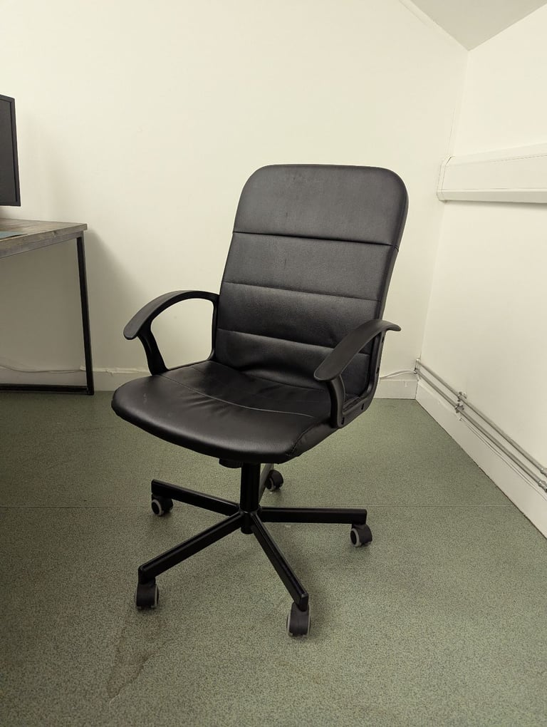 image for IKEA RENBERGET office chair in black.