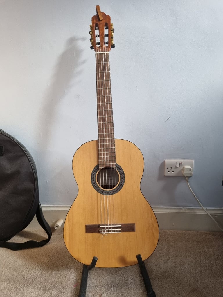 Classical Acoustic Guitar starter pack