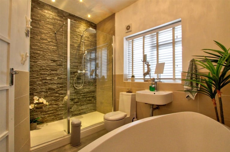 ** Move in today ** 1 double bedroom for rent