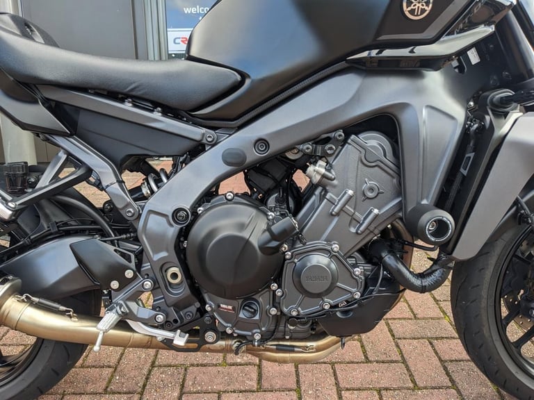 YAMAHA MT-09 2025 - AKRAPOVIC SYSTEM - EVOTECH EXTRAS - NEW REAR TYRE - HOTGRIPS