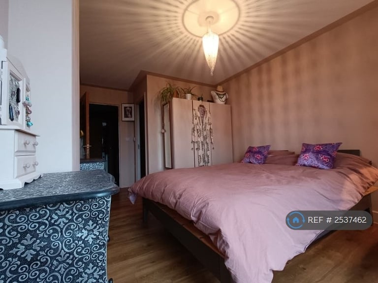 2 bedroom flat in Durant Street, London, E2 (2 bed) (#2537462)