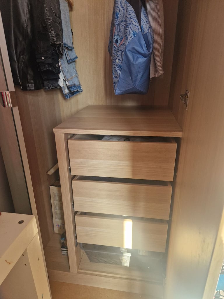 Wardrobe with drawers 