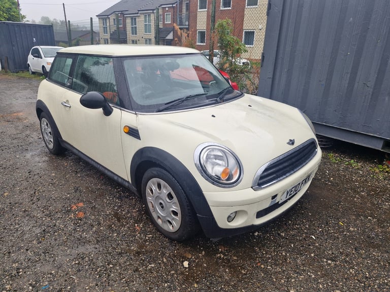 Cheap 2010 MINI HATCHBACK 1.6 First 3dr. Cooper. Spares or repairs. Chilli r53 r52 for sale in Oldham, Greater Manchester