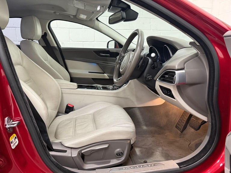 2015 Jaguar XE 2.0 GTDi Prestige Auto Euro 6 (s/s) 4dr SALOON Petrol Automatic