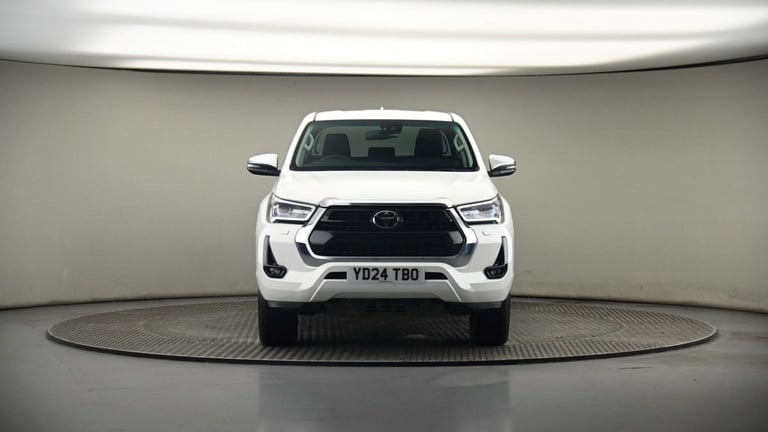 2024 Toyota Hilux 2.8 D-4D Invincible Pickup Double Cab 4dr Diesel Auto 4WD Euro 6 (s/s) (204 Pic...
