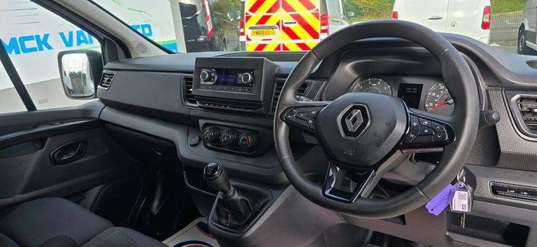 2022 Renault Trafic LL30 ENERGY dCi 145 Business 9 Seater MPV DIESEL Manual