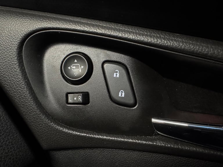 2015 Vauxhall Insignia 2.0 CDTi SRi Nav Sports Tourer Auto Euro 5 5dr Estate Diesel Automatic