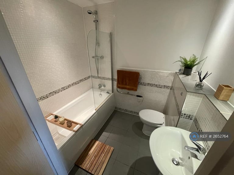 2 bedroom flat in Water Street, Manchester, M3 (2 bed) (#2652764)