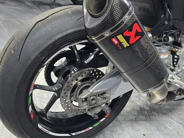 APRILIA TUONO V4 1100 FACTORY
