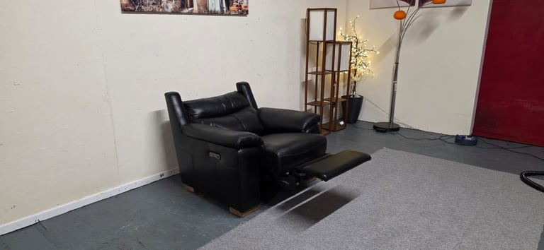 As New DFS®️ Medwick Black Genuine Leather Electric Power Recliner Armchair USB Charging RRP £1099