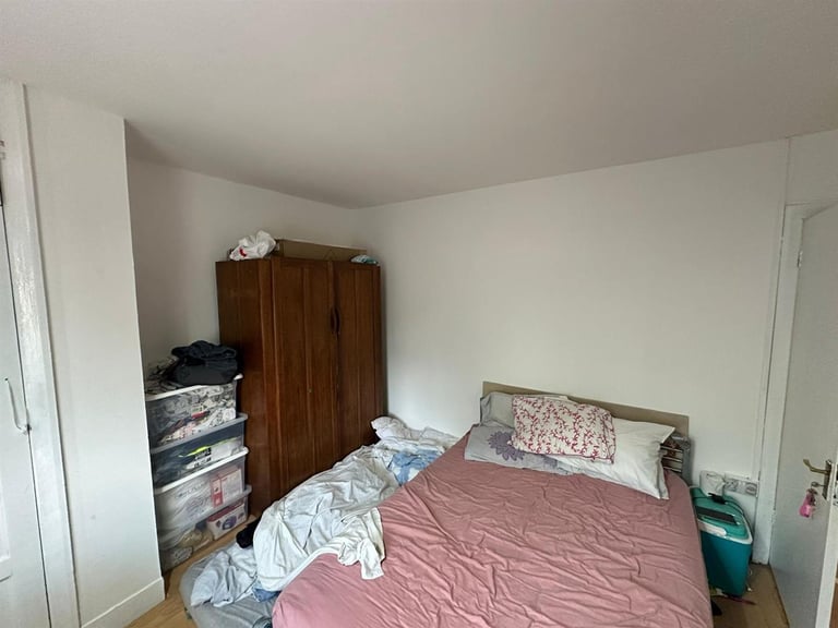 3 bedroom flat in Green Lane, Hounslow