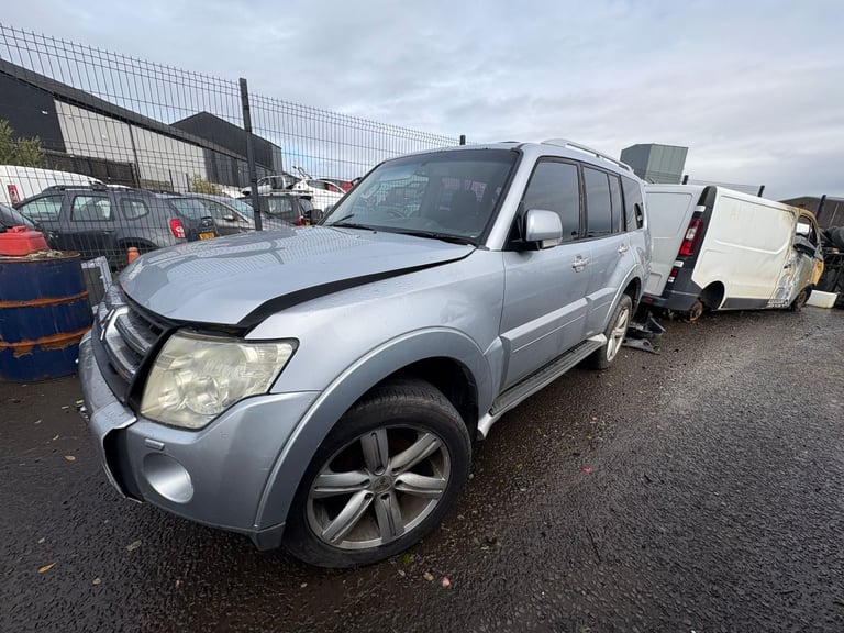 Mitsubishi shogun, 3.2 diesel, breaking for parts only, all parts available. 