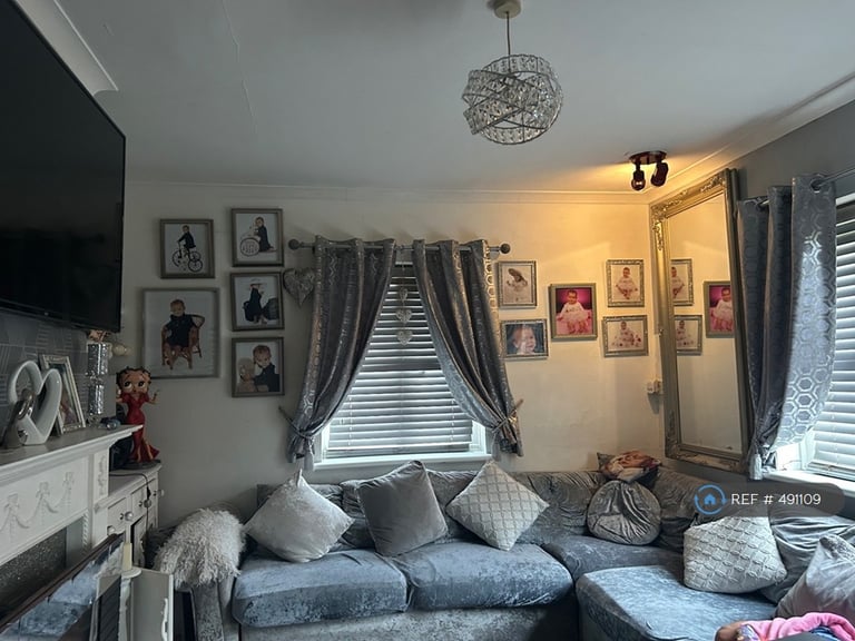 image for 3 bedroom house in Camden Gardens, Thornton Heath, CR7 (3 bed) (#491109)