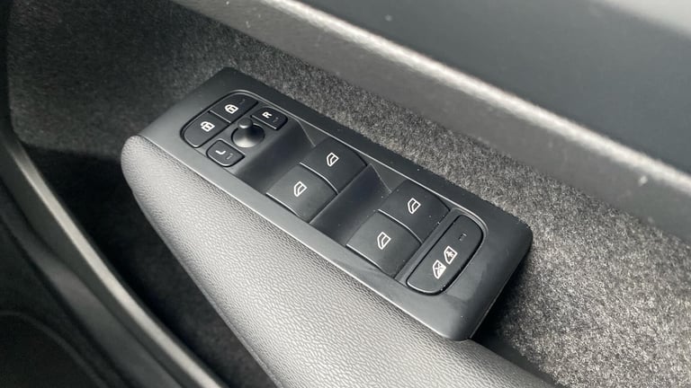 2022 Volvo XC40 2.0 B3 MHEV Plus SUV 5dr Petrol Hybrid DCT Auto Euro 6 (s/s) (163 ps) Petrol/Elec...