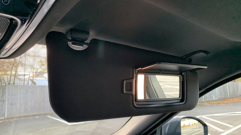 2018 Land Rover Range Rover Velar 2.0 D240 R-Dynamic SE SUV 5dr Diesel Auto 4WD Euro 6 (s/s) (240...