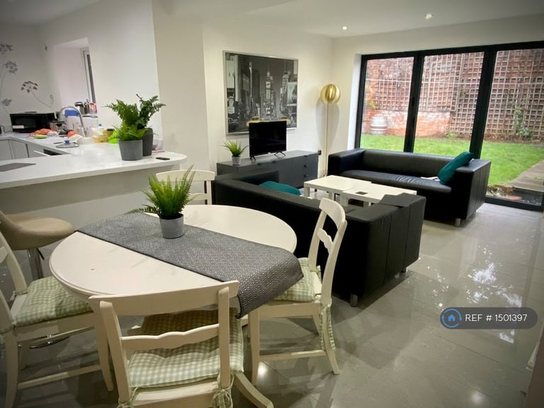 1 bedroom in Orchard Cottages, Carlton, Nottingham, NG4 (#1501397)