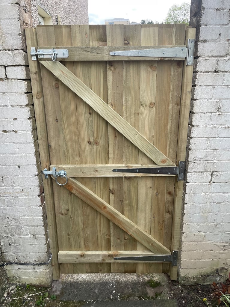 Fence and gate