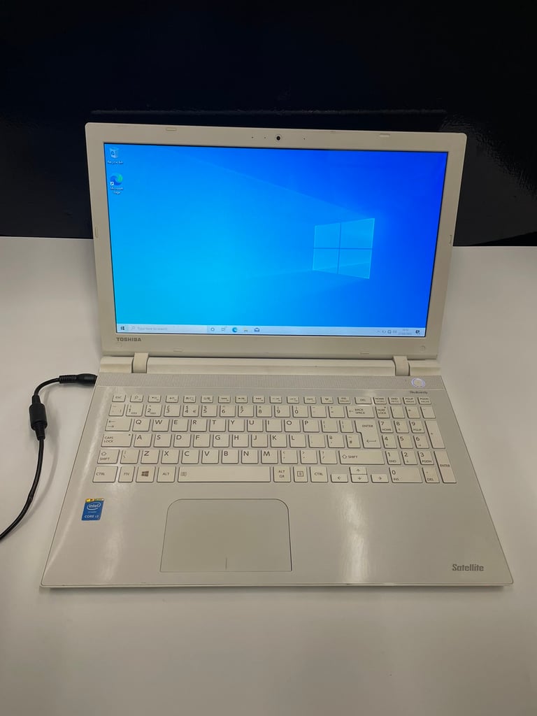Toshiba Laptop. Core i3. 8 Ram. 1 TB 